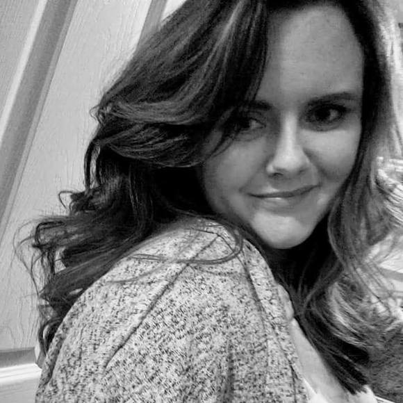 Meet your Posher, Sierra - Picture 1 of 1